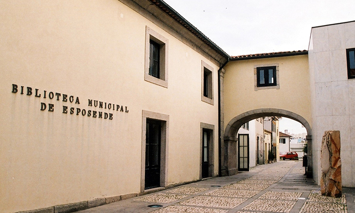 Casa do Arco / Biblioteca Casa do Arco / Biblioteca