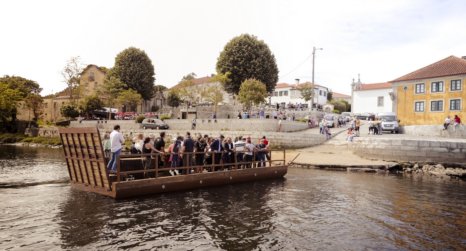 Bota Abaixo da Barca de Passagem e 6.º  Aniversário do Albergue de Marinhas  valorizam o Caminho Português da Costa para  Santiago